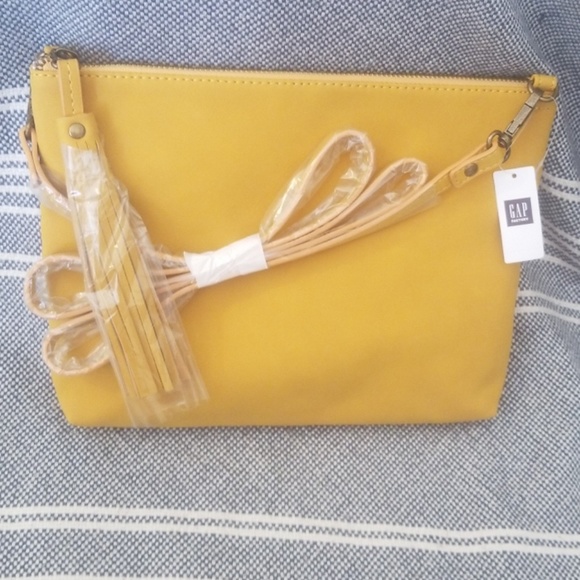 GAP Handbags - NWT Gap Factory crossbody bag